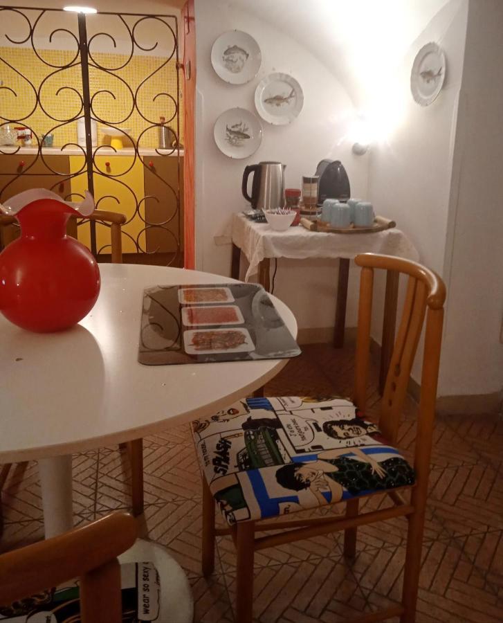 Capa E Coda In Centro Storico Apartamento Nápoles